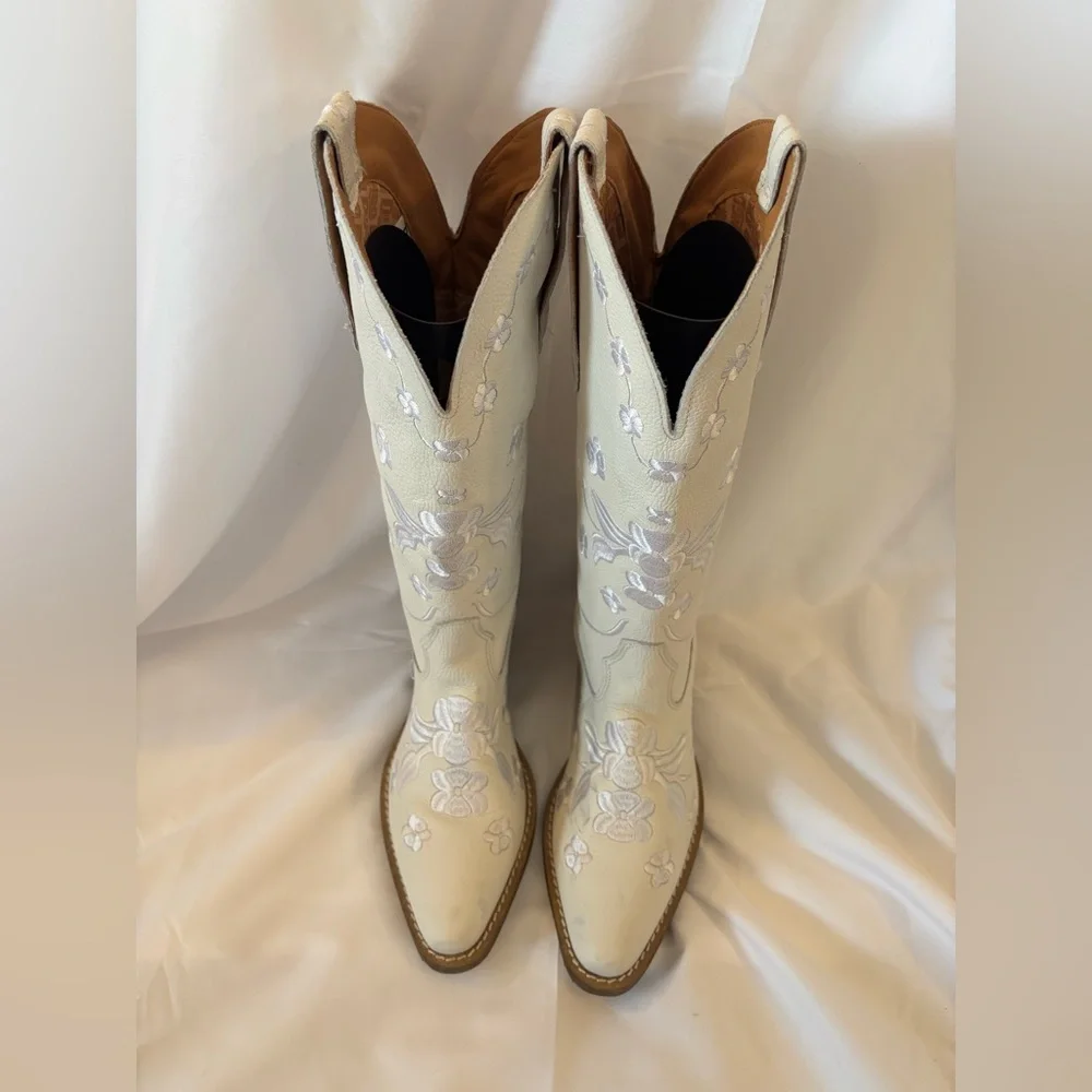 Dingo White Embroidered Western Heeled Boots - Picture 8 of 14
